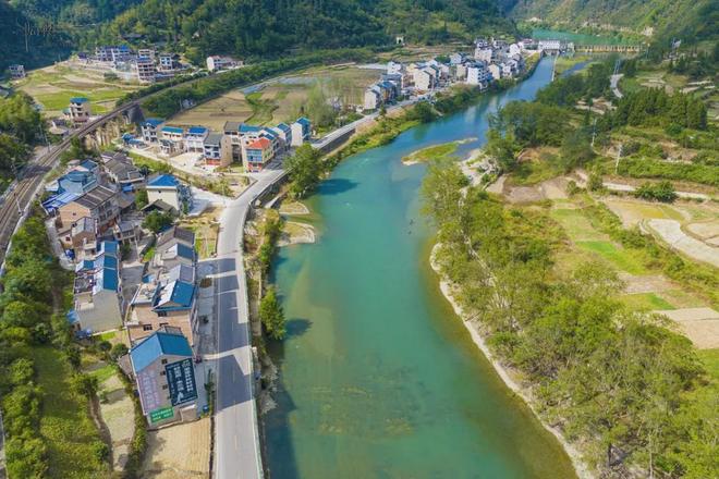 㵲阳河畔常见当地人垂钓、游泳和露营澳门新葡京入口三门滩离镇远古城不远(图11)